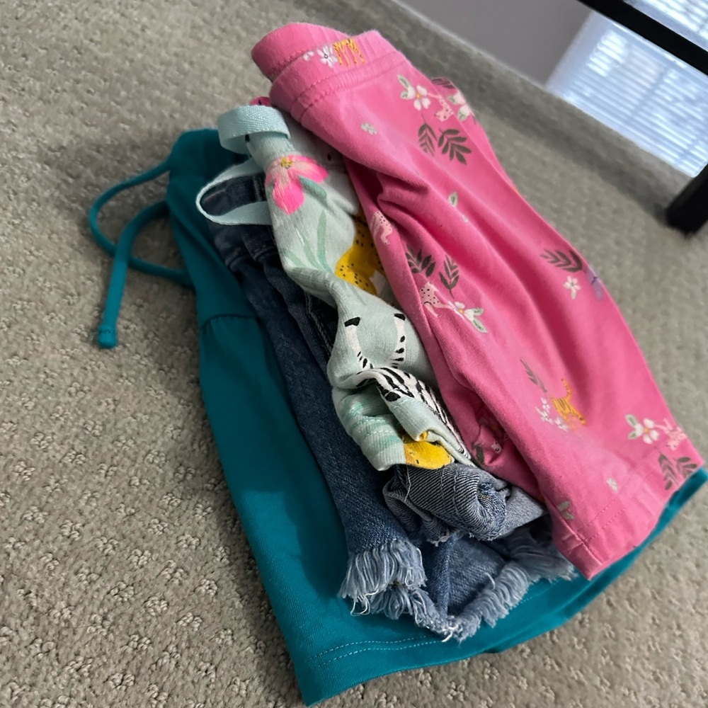 Bundle of 5 summer shorts - size 2T